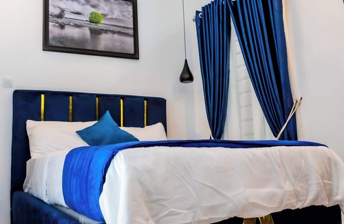 Oshodi-Isolo Hotel | El Elyon Hotel and Suites