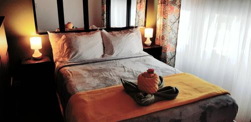 Barrio Ricos y Famosos Apartamento | El Encanto Condominiums