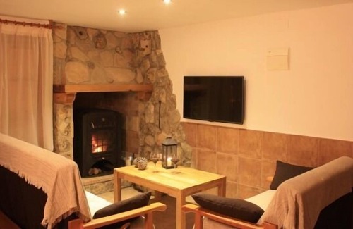 Una Cabaña | Casa el Escalerón 4 | Patio con vistas, chimenea y barbacoa