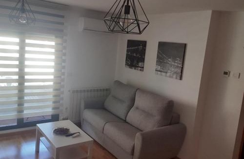 La Puebla de Alfindén Apartamento | El Llano I, parada en el destino