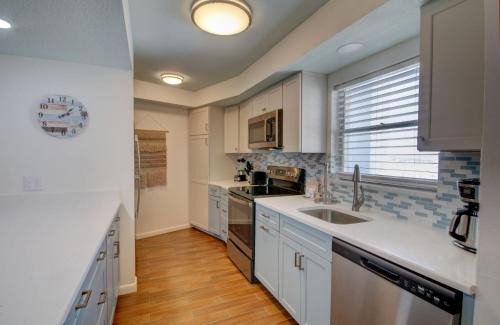 Fort Walton Beach Casa | El Matador 225 - Centrally located to all the amenities at El Matador
