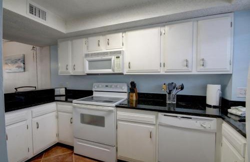 Fort Walton Beach Casa | El Matador 327 - Great views of the pool and Gulf of Mexico