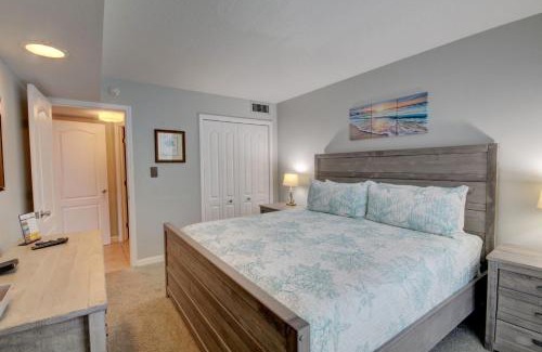 Fort Walton Beach Casa | El Matador 415 - Walk right out to the pool and the beach!