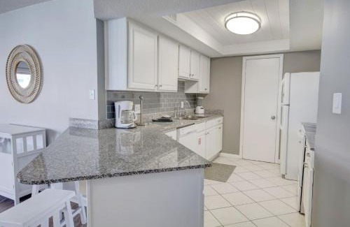 Fort Walton Beach Casa | El Matador 454 - Beautiful views of the Gulf and pool - Includes seasonal beach service!