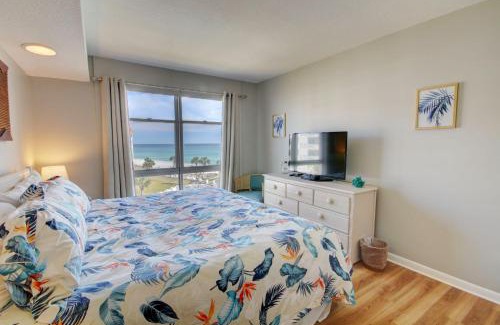 Fort Walton Beach Casa | El Matador 454 - Beautiful views of the Gulf and pool - Includes seasonal beach service!