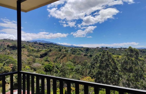 Turrúcares Apartamento | El Paraíso Escondido, ubicado en las faldas del volcán Poas, una vista hermosa
