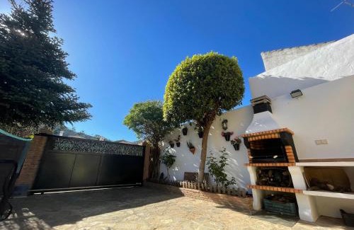 Cuevas del Becerro Casa | El Pinsapo Casa Rural