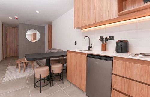 San Diego Apartamento | El Poblado Designer Flat - Jacuzzi + Work Desk
