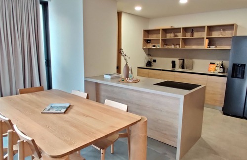 Lalinde Apartamento | El Poblado, Medellín - Private Hot Tub & Balcony - 3BR - View - Wake 1111!