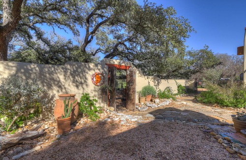 Driftwood Casa | El Ranchito on 5.78 Acres
