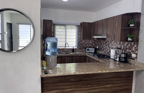 Las Jarretaderas Casa | EL ROBLE HOUSE, 10 MINUTES TO THE BEACH, 3 BEDROOMS, POOL AND AIR CONDITIONED