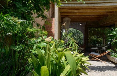 Palau-Saverdera Casa | El Salt de la Reina