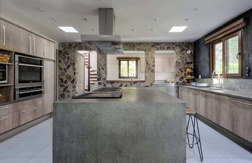 El Santuario Villa | El Salto: Luxury Ranch with Lake View