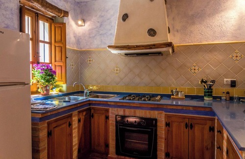 Guajar Faraguit Casa | El Sol: casa rural con piscina en cueva! Montañas, la playa y Granada/Málaga.