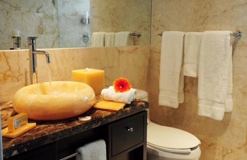 Centro de Playa del Carmen Hotel | El Taj Oceanfront and Beachside Condo Hotel