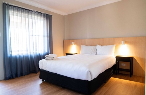 Warwick Farm Hotel | El Toro Motel