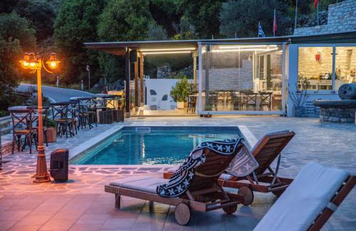 Naxos Hotel | ELAIOLITHOS - Luxury Villa Suites - Adults Only