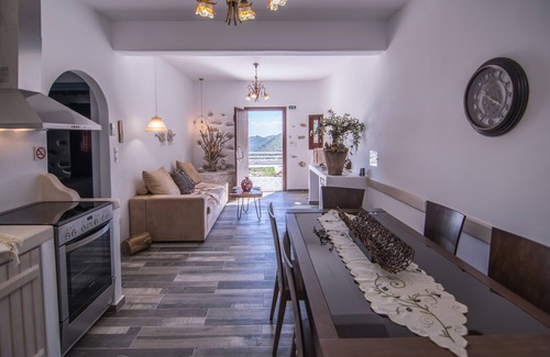 Naxos Casa | ELAIOLITHOS - Luxury Villa Suites - Adults Only
