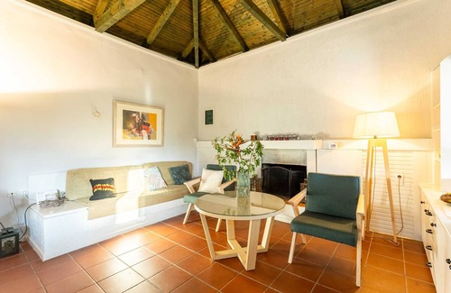 Messini Casa | Elaion Hideaway - Uncover Petalidi's Secrets