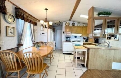 Sherkston Casa | ELCO BEACHFRONT Piece of Heaven - Beautiful Premium Cottage