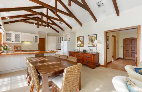 Carrickalinga Casa | Elcott House - Carrickalinga - C21 SouthCoast Holidays