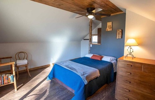 Stanton Cabina | Elderberry Cabin w/ hot tub near Red River Gorge