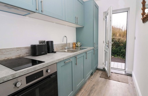 Allithwaite Cabaña | ELDERFLOWER LODGE, family friendly, with a garden in Cartmel
