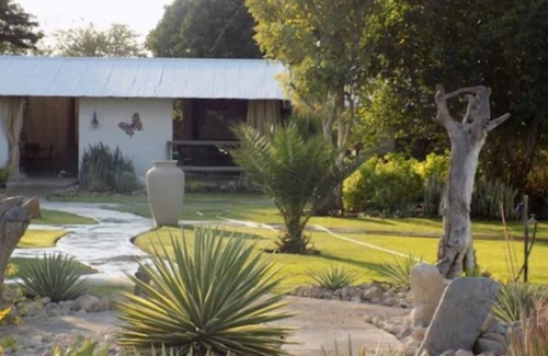 Okaukuejo Alquiler De RV | Eldorado Guest House & Camping