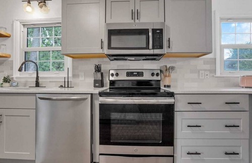 Westerville Casa | Electric Ave. - 3 BDR and Hot Tub