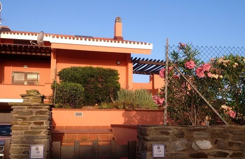 La Pelosa Villa | LA CASA ROSA amplia panorámica a 300mt del mar con WIFI