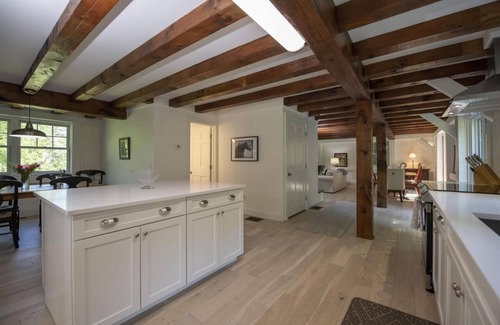 West Hartford Casa | Elegance Meets Rustic Charm: Vermont 3-Bed Retreat