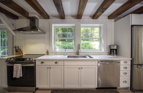 West Hartford Casa | Elegance Meets Rustic Charm: Vermont 3-Bed Retreat
