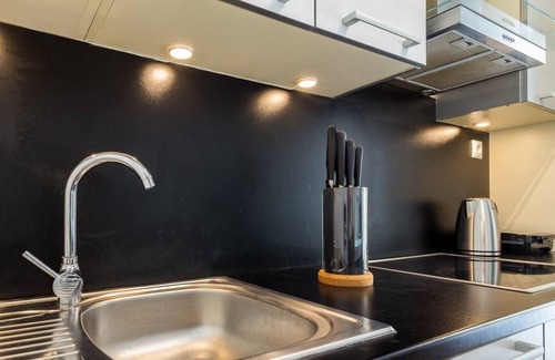 Vouliagmeni Apartamento | Elegance Vouliagmeni Gem Luxury Apt, Walk to Beach