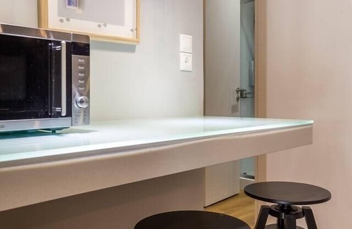Vouliagmeni Apartamento | Elegance Vouliagmeni Gem Luxury Apt, Walk to Beach