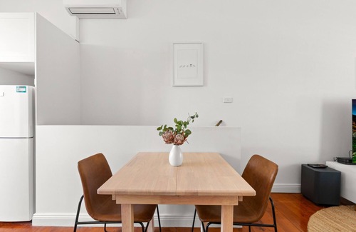 North Sydney Casa | Elegant 1-Bed Oasis with Courtyard in North Sydney