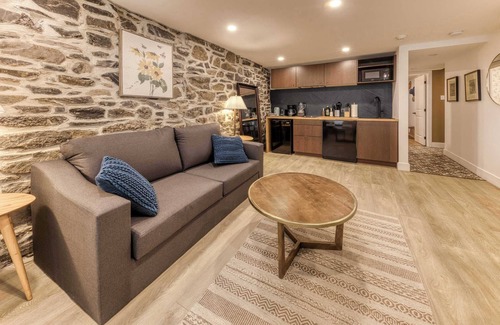 Vieux-Quebec-Cap-Blanc-colline Parlementaire Hotel | Elegant 1 Bedroom Suite