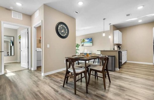 Melbourne Condominio | Elegant 1BR/1BA Condo with Pool, Gym and Laundry