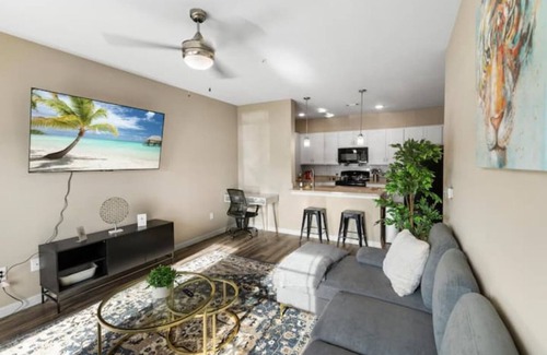 Melbourne Condominio | Elegant 1BR/1BA Condo with Pool, Gym and Laundry