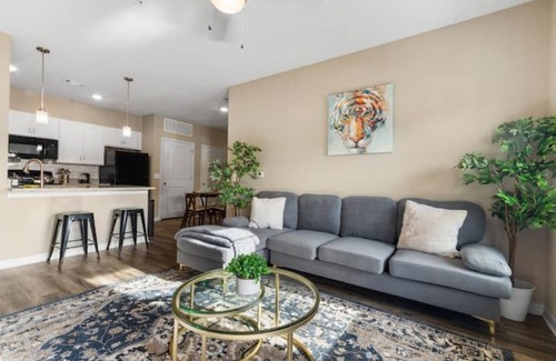 Melbourne Condominio | Elegant 1BR/1BA Condo with Pool, Gym and Laundry