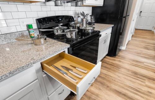 Melbourne Apartamento | Elegant 1BR/1BA Condo with Pool, Gym and Laundry