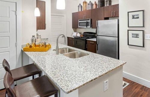 Las Colinas Condominio | Elegant 1BR Condo at AMLI at Escena w Pool