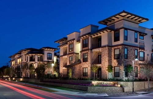 Las Colinas Condominio | Elegant 1BR Condo at AMLI at Escena w Pool