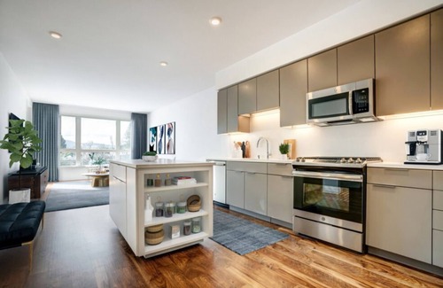 West San Jose Condominio | Elegant 1BR Condo w Stunning Outdoor Pool in Lynhaven