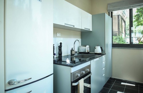 Tel Aviv City Center Apartamento | Elegant 1BR Dizengoff Apt by Sea N' Rent