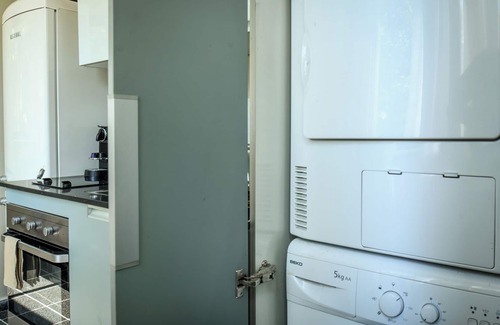 Tel Aviv City Center Apartamento | Elegant 1BR Dizengoff Apt by Sea N' Rent