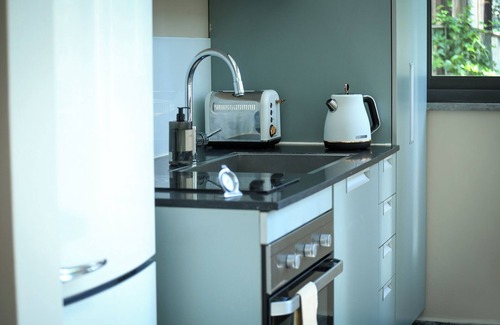 Tel Aviv City Center Apartamento | Elegant 1BR Dizengoff Apt by Sea N' Rent