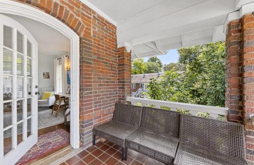 Charlotte Casa | Elegant 1BR in Elizabeth with Covered Porch