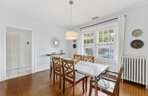 Charlotte Casa | Elegant 1BR in Elizabeth with Covered Porch