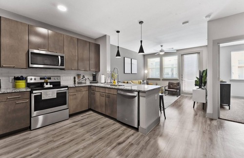 Montopolis Apartamento | Elegant 1BR King Suite Close to DT w Fast Wifi