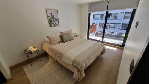 Apoquindo Apartamento | Elegant 1BR Retreat for 3 in Vibrant Las Condes